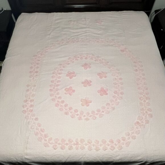 VTG Chenille Blanket Pink Throw Fringed Floral Scrolls Queen Size 89 X 100